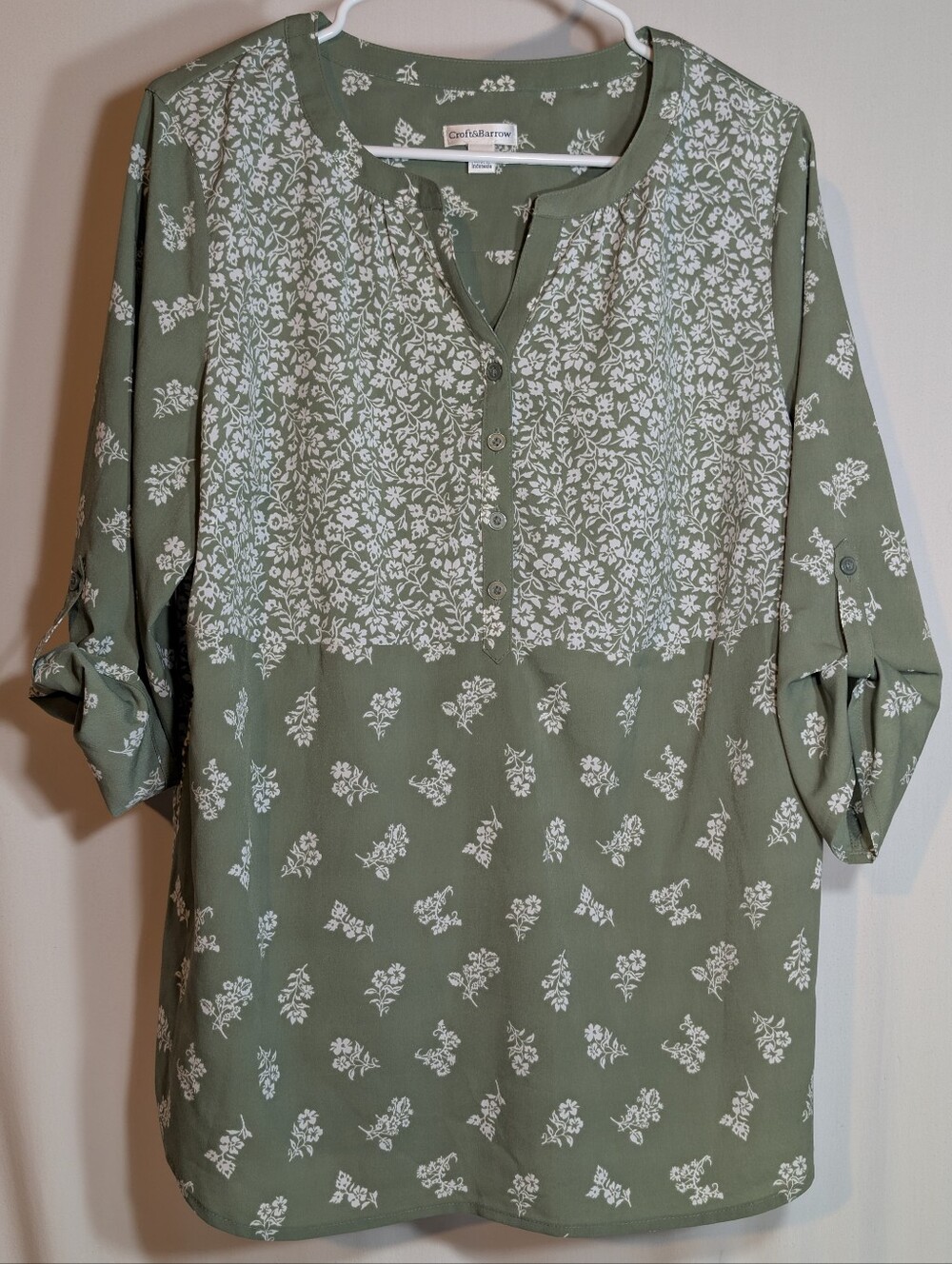 Croft and Barrow Boho Tunic Top Green White Floral Roll Tab Sleeves Sage Sz L